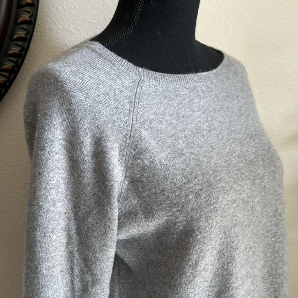 Garnet Hill Women’s Soft Gray Cashmere Sweater Lace Accent around Hem Large - Picture 4 of 14